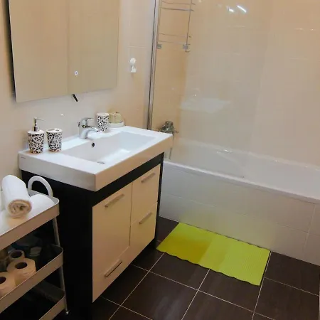 T2-rubie's House Daire Nazaré